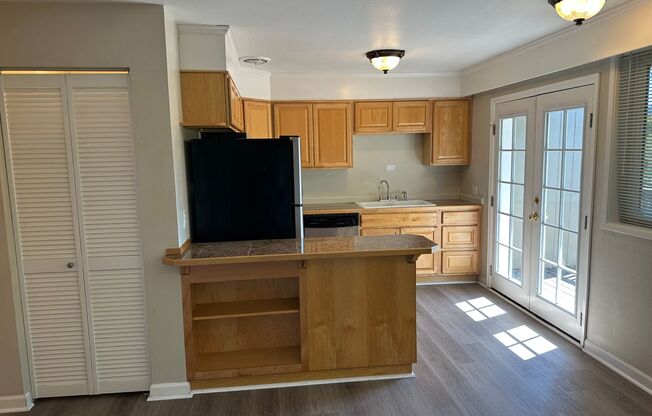 Updated 2 bedroom 1 bathroom upstairs condo!