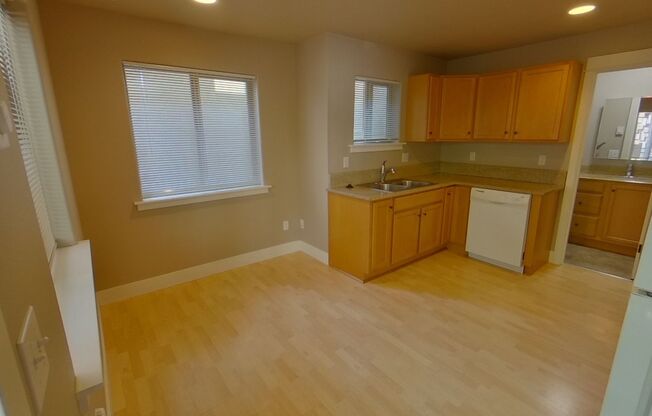 2 beds, 1 bath, $1,600, Unit 6