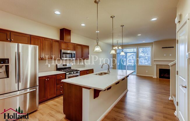 ** PRICE DROPPED ** Stylish 3-Bed, 2.5-Bath Gem in Prime Hillsboro – Your Dream Home Awaits!