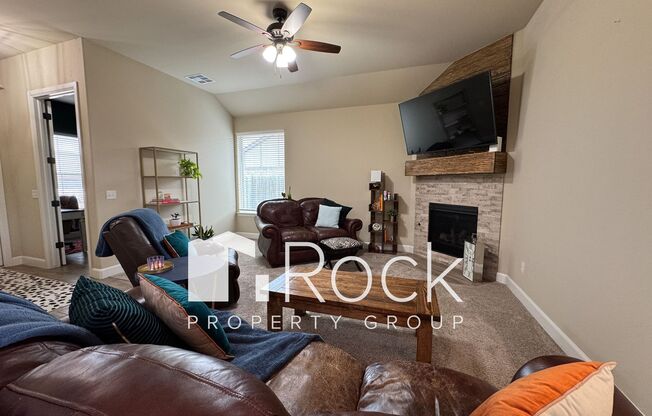 Beautiful 3 Bedroom Home with Study in Westmoore Area of OKC