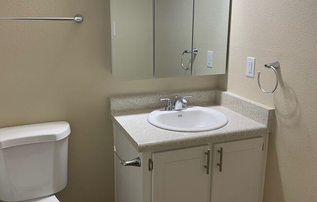 2 beds, 2 baths, 900 sqft, $1,535, Unit 115