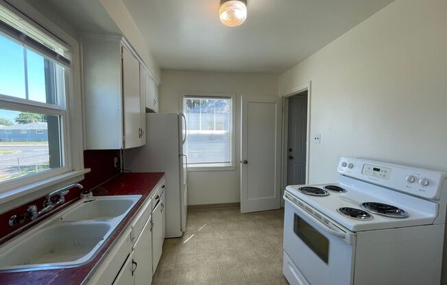 2 beds, 1 bath, $1,395