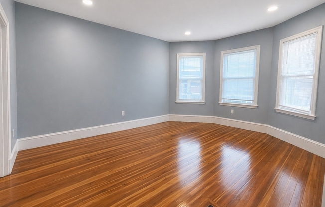 3 beds, 1 bath, 1,175 sqft, $3,000, Unit 2