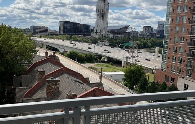 3 beds, 1 bath, 985 sqft, $2,310, Unit 601