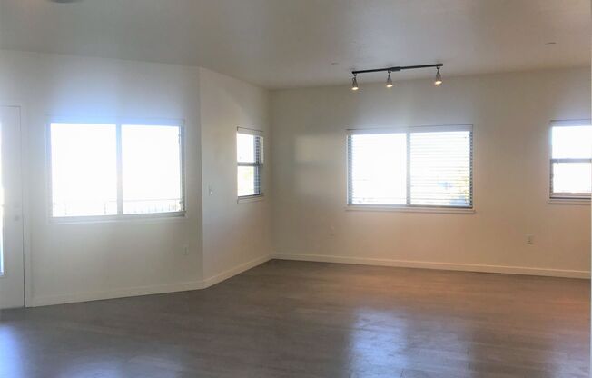 2 beds, 2 baths, $2,365, Unit 227