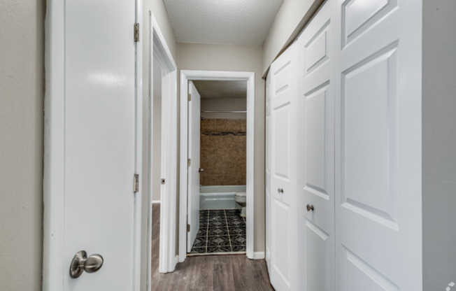 2 beds, 1 bath, 720 sqft, $1,199, Unit 1041105