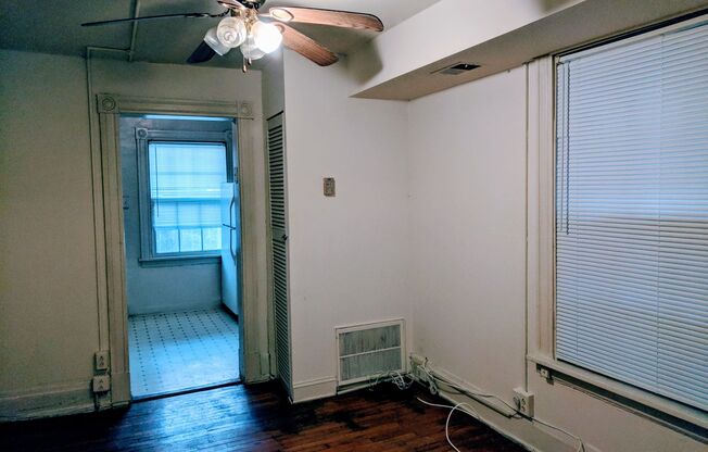 1 bed, 1 bath, $1,195, Unit Apt. A