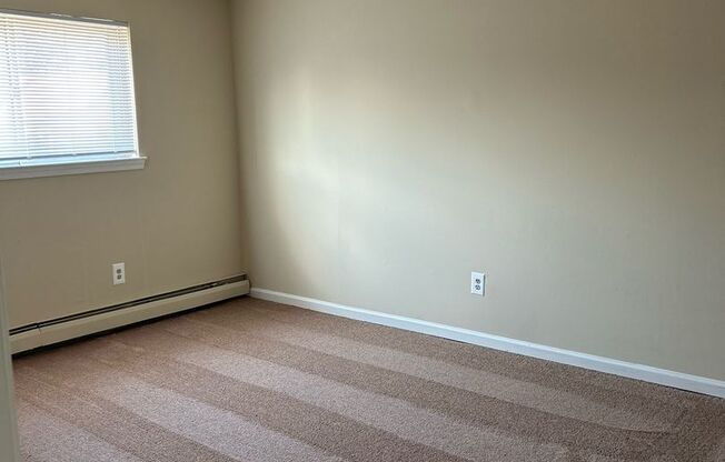 1 bed, 1 bath, 625 sqft, $1,275, Unit F11
