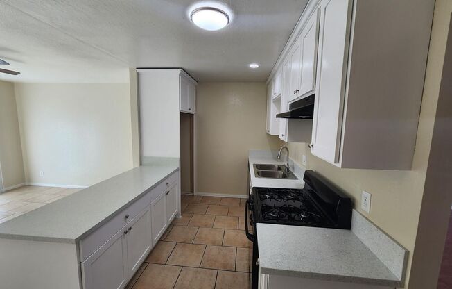 2 beds, 1 bath, 900 sqft, $2,595, Unit 7434