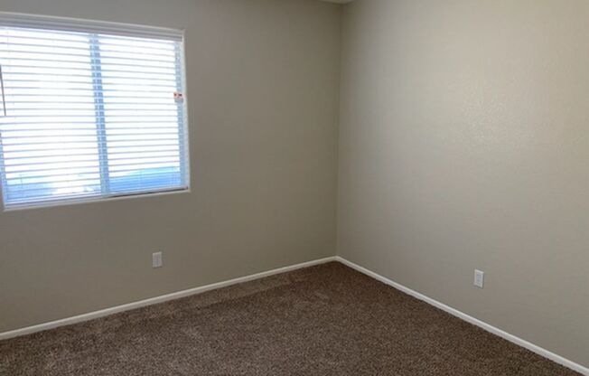 Cute and comfy North Phoenix (33rd Ave & Deer Valley)  3 bedroom 2 bath home!