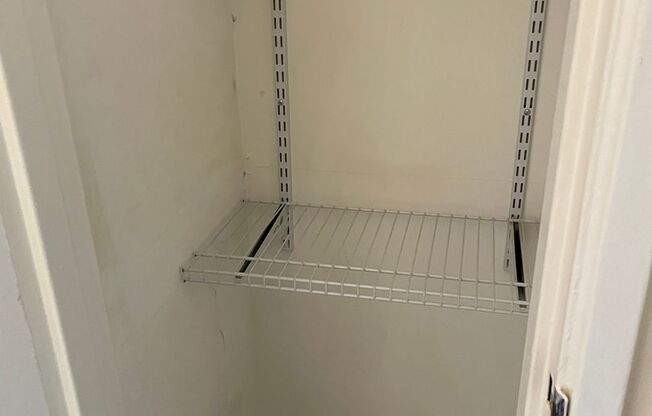 2 beds, 1 bath, 700 sqft, $1,750, Unit 222-14