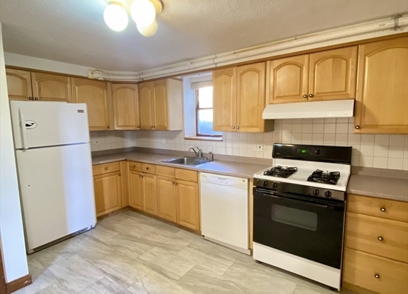 3 beds, 1 bath, 1,300 sqft, $3,500, Unit 1