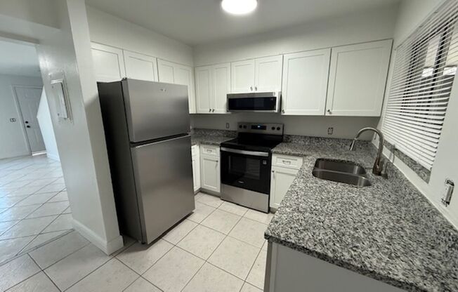 2/1.5 Winter Springs Townhome with screened patio