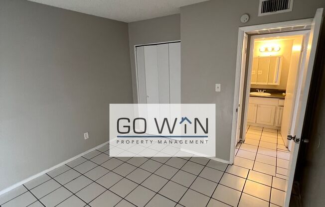 2 beds, 1 bath, 800 sqft, $1,300