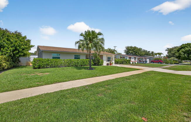 704 JUNIPER DR