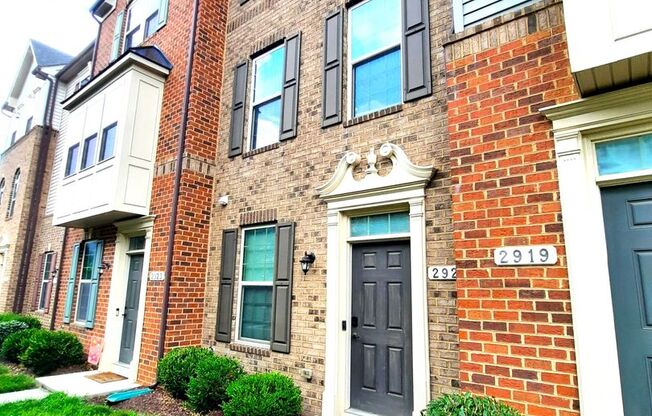 3BR/3BA TH with Luxury Upgrades + Tesla Charger – Parkside Community