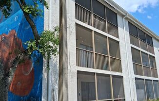 Nice condo with building Elevator, large patio Heard of Carrollwood