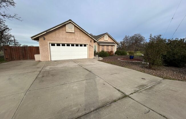 Comfortable 3-Bedroom Home in Gated Cottonwood Community