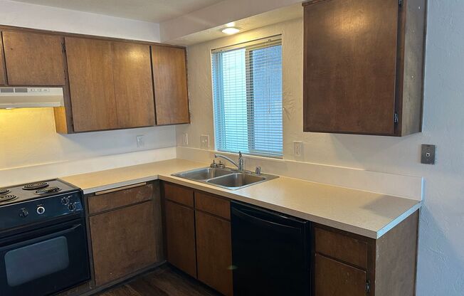 2 beds, 1 bath, 886 sqft, $1,395, Unit Unit #2