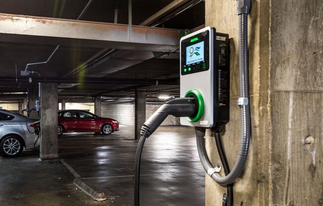 Studio, 1 bath, 390 sqft, $1,900, Unit 306