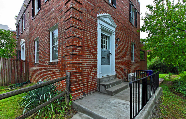 Blocks to Crystal City Metro and just minutes to Washington, D.C. via the 14th Street Bridge