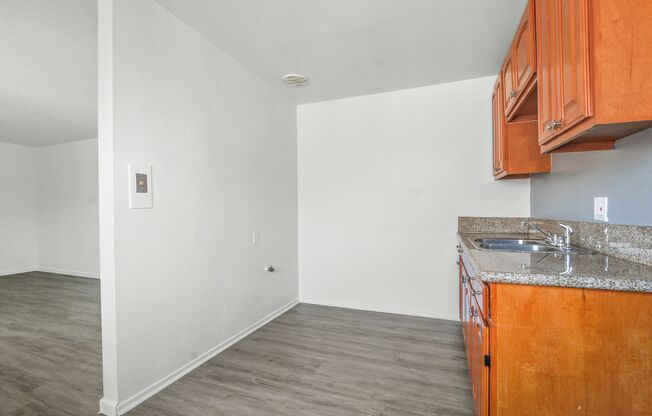 2 beds, 1 bath, $2,550, Unit #5