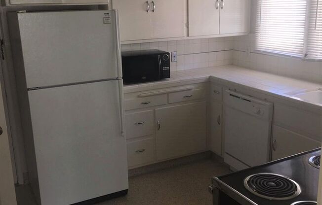 2 beds, 1 bath, $2,350