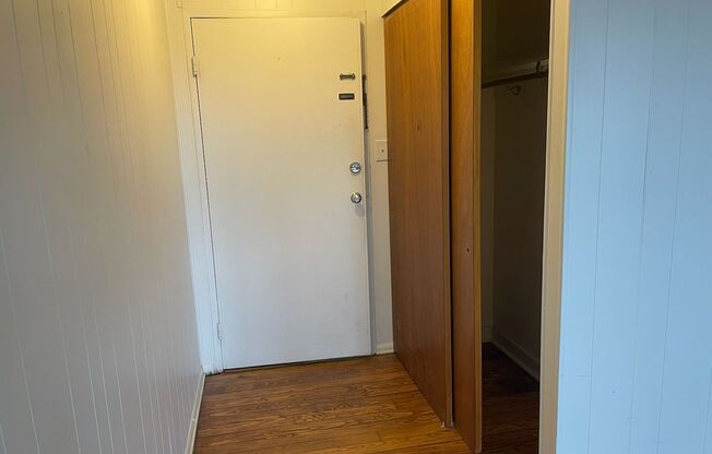 Studio, 1 bath, 487 sqft, $1,275, Unit Fifth 303