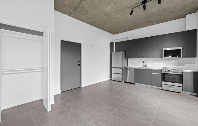 Studio, 1 bath, 470 sqft, $2,100, Unit 207