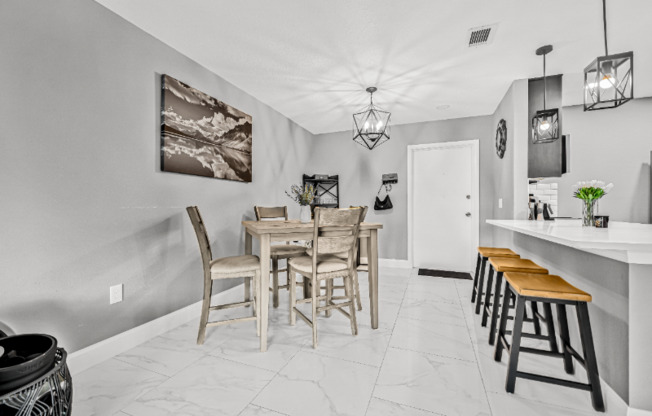 252 SW MONROE DIR N