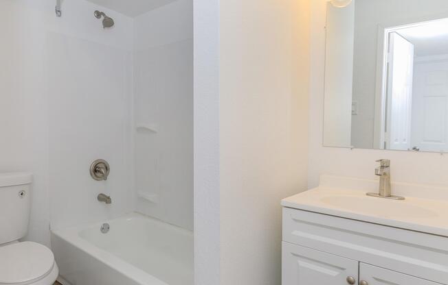 2 beds, 2 baths, 751 sqft, $899