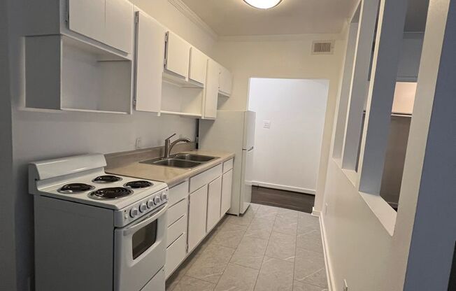 1 bed, 1 bath, 600 sqft, $1,100, Unit MAN21B