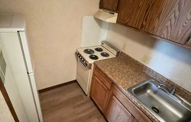 Studio, 1 bath, 288 sqft, $550, Unit 39