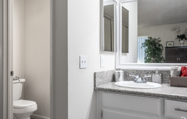 2 beds, 1 bath, 876 sqft, $2,595, Unit F112