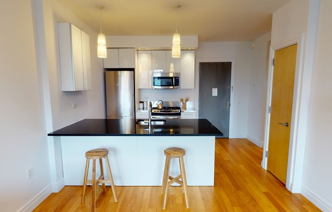 553 W 53 ST
