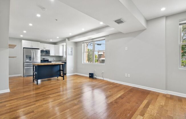 Available Now! 2 Level, 2 Bedroom Condo in Hill East!