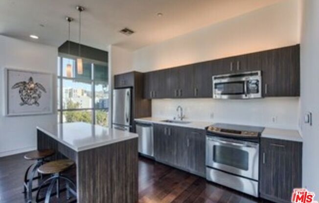 1 bed, 1 bath, 858 sqft, $4,545, Unit 1403