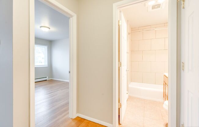 1 bed, 1 bath, 550 sqft, $999, Unit 1629-12