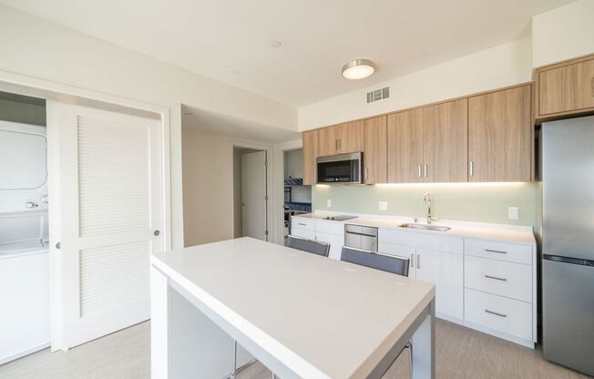 2 beds, 2 baths, 898 sqft, $4,550, Unit 705A