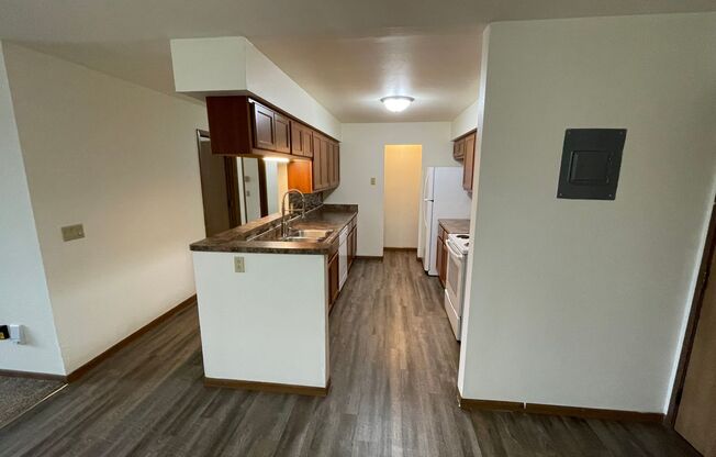 3 beds, 1 bath, 1,040 sqft, $1,695, Unit 3172-304