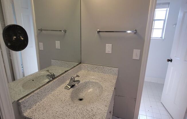 Studio, 1 bath, $850, Unit 210