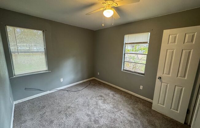 2 beds, 1 bath, $650