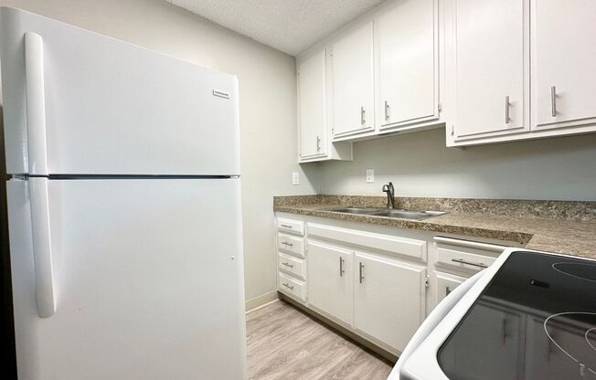 2 beds, 2 baths, 900 sqft, $2,295, Unit 33