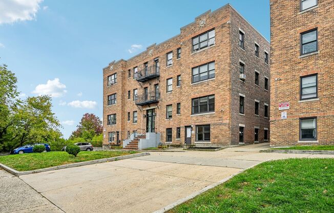 1 bed, 1 bath, $2,400, Unit 5S-7