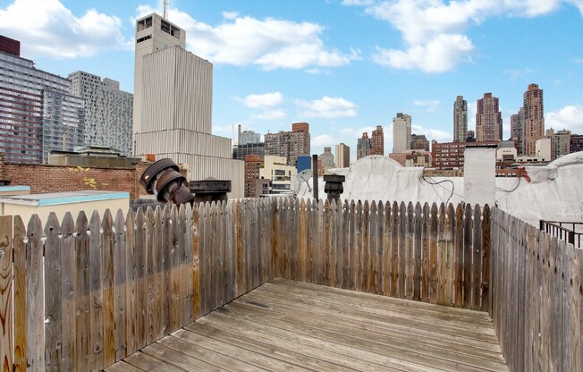 438 W 52nd St