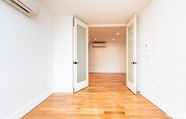 19 E 31 ST