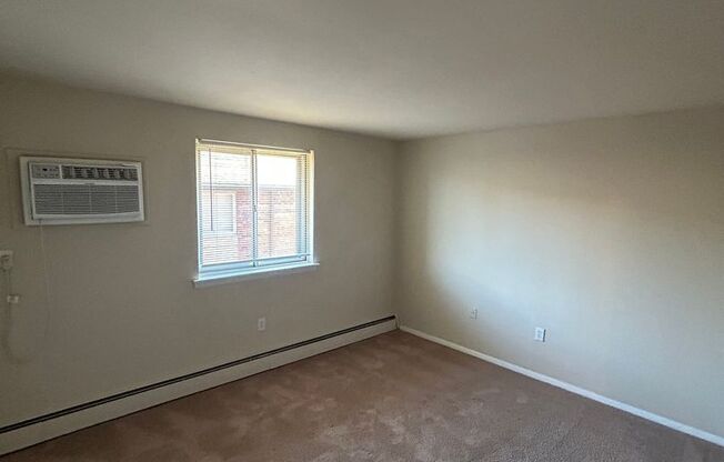 1 bed, 1 bath, 734 sqft, $1,395, Unit L11