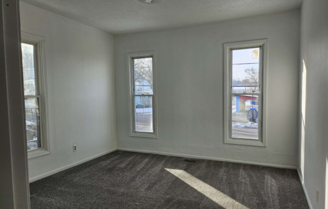 57 LEONARD NE