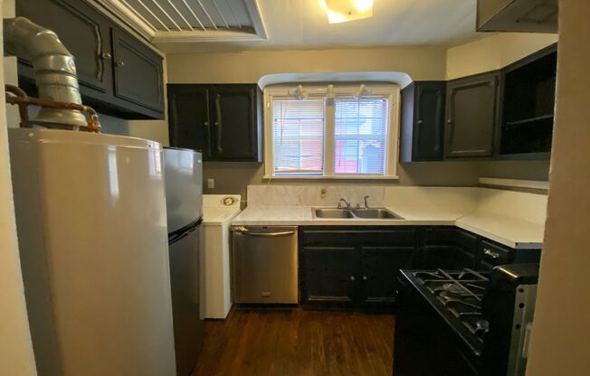 2 beds, 1 bath, $1,350