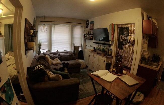 2 beds, 1 bath, $2,400, Unit 4